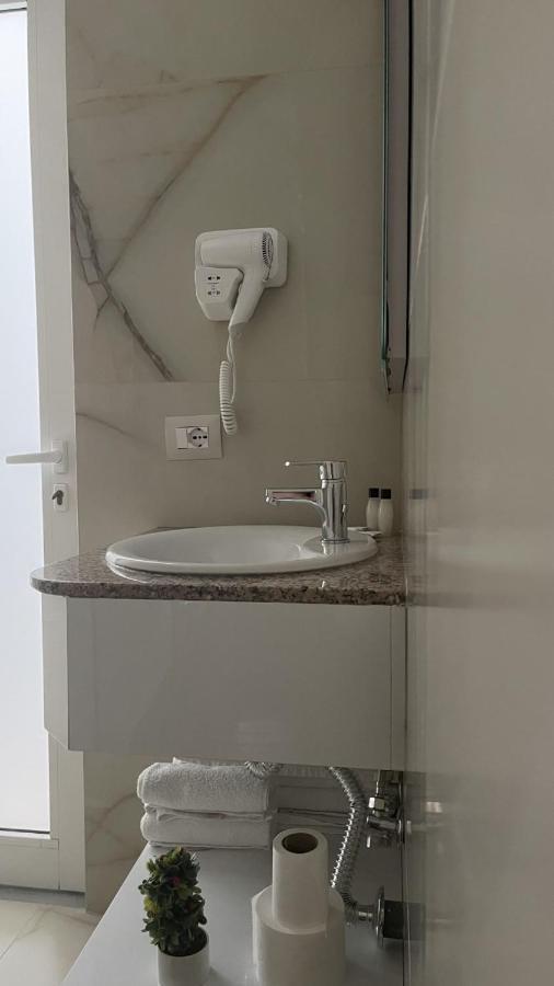 Hotel Ms Sarandë エクステリア 写真