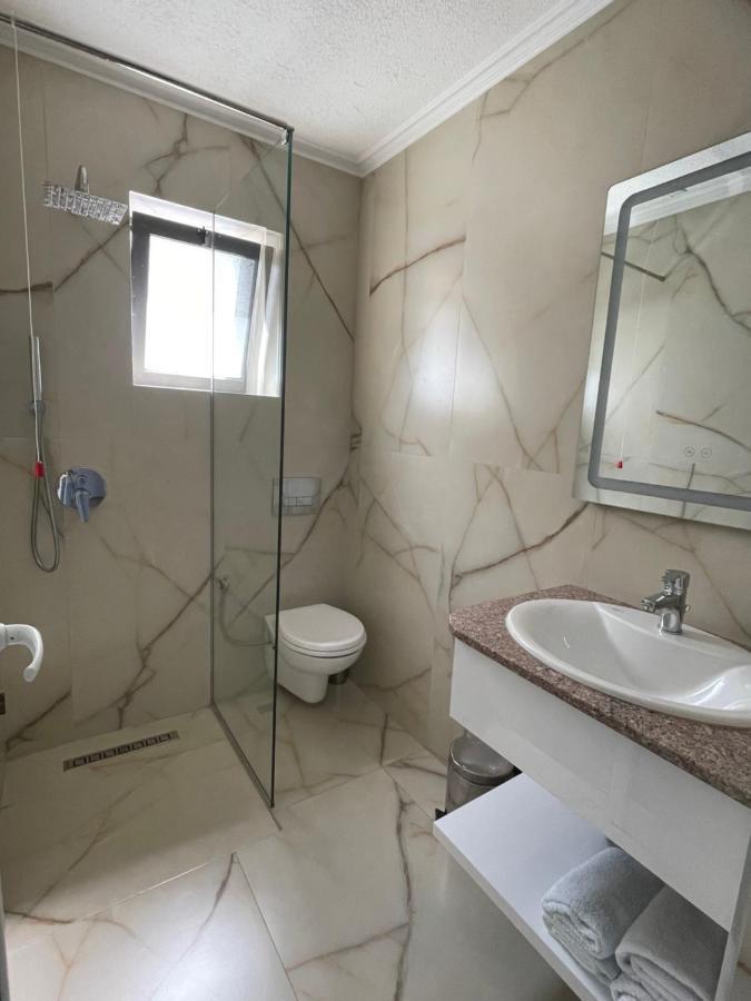Hotel Ms Sarandë エクステリア 写真