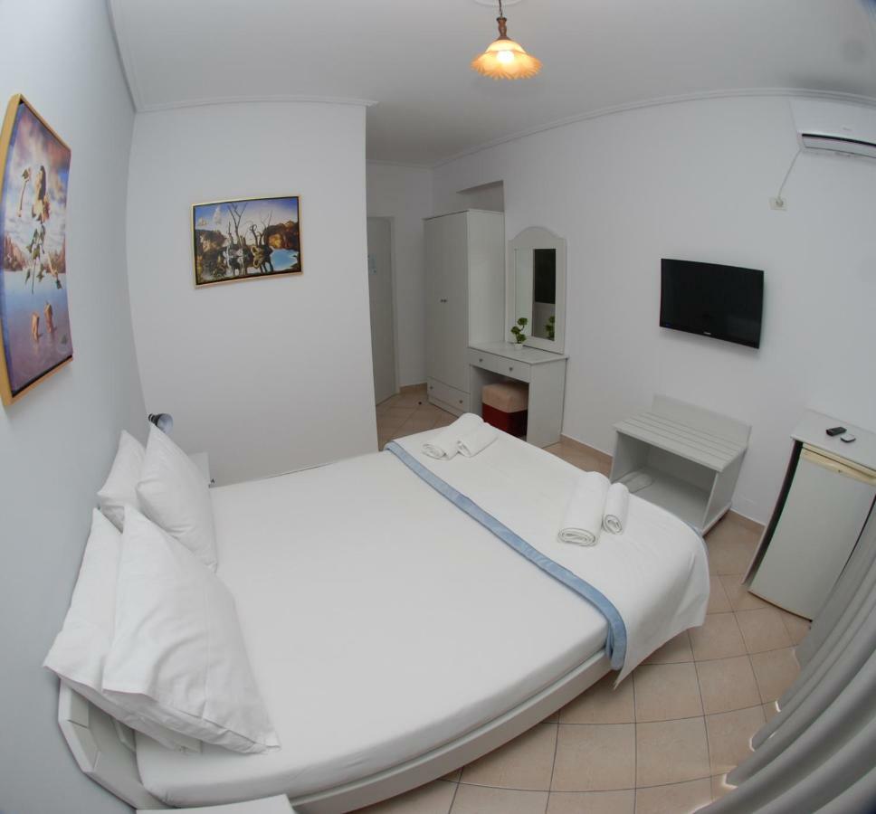 Hotel Ms Sarandë エクステリア 写真
